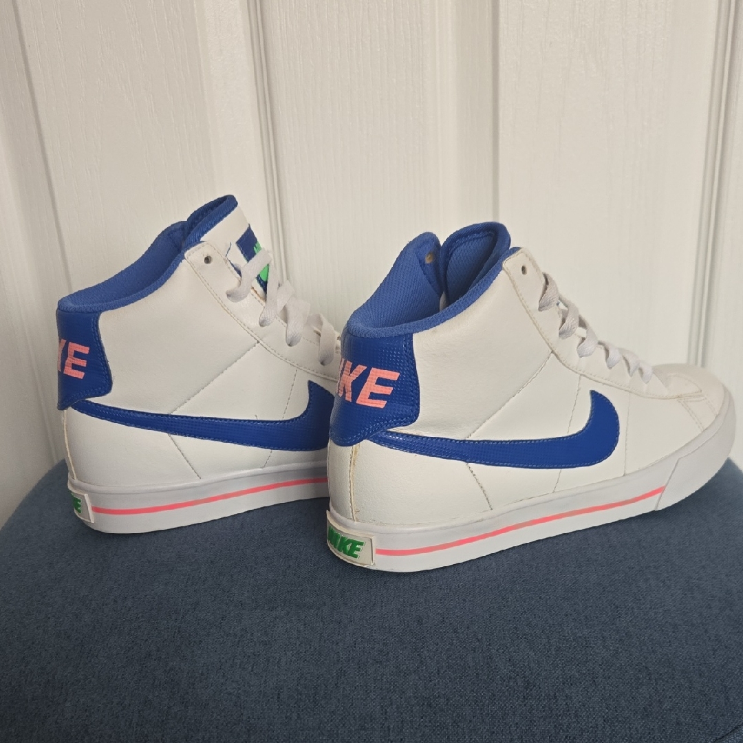Nike White And Blue Sneakers With Pink Accents